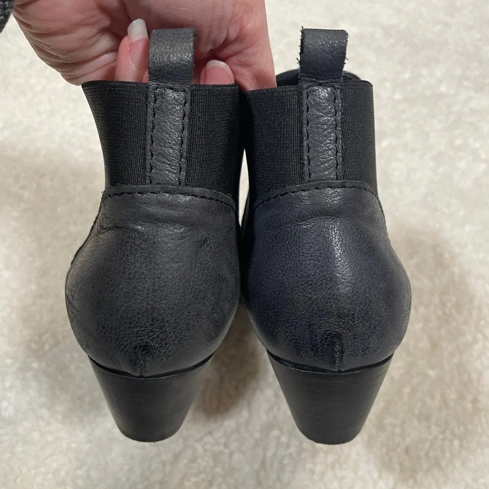 Aquatalia‎ Fiona Black Leather Chelsea Booties Made in Italy Almond Toe 6.5
